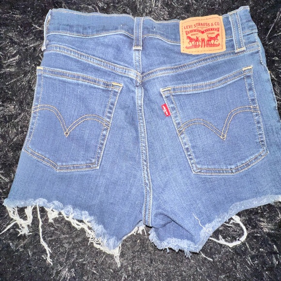 LEVI SHORTS - Picture 2 of 3